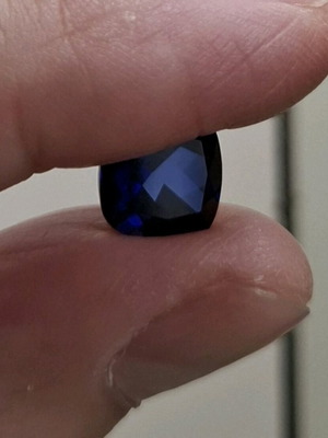Artificial sapphire like new, dark blue, approx. 1cm x 1cm