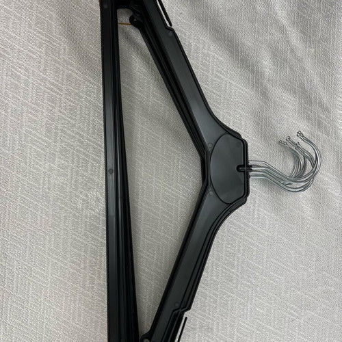 Set of 10 plastic hangers new