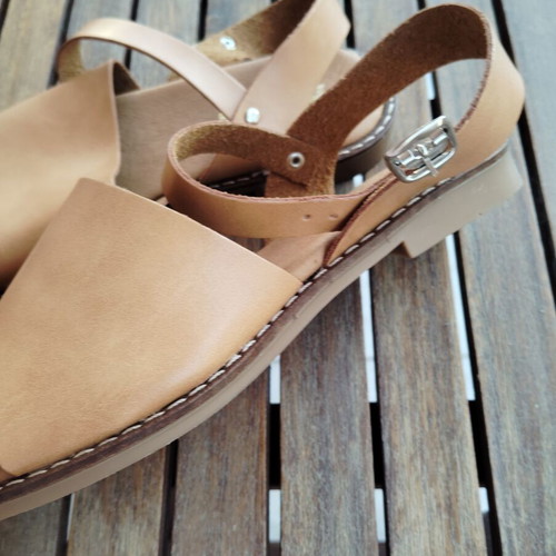 Leather flat sandals beige size 36 new