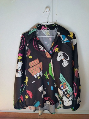 Blu Royal Snoopy shirt like new, black multicolor print