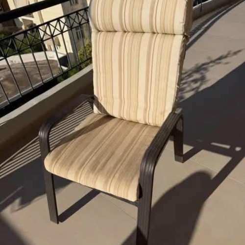 Garden table 1.53x98 with 3 chairs like new