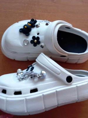 Λευκά Crocs σανδάλια νέα, μέγεθος 38
