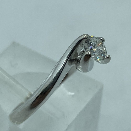 White gold 18k solitaire ring used with 0.27ct brilliant