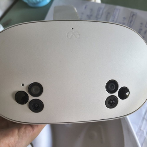 Meta Quest 3S 256GB VR headset like new