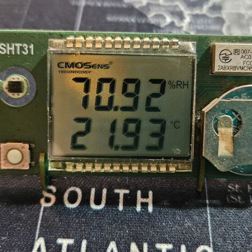 Sensirion STHT31 DemoBoard humidity and temperature sensor used (BLE/LCD)
