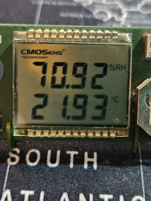 Sensirion STHT31 DemoBoard humidity and temperature sensor used (BLE/LCD)