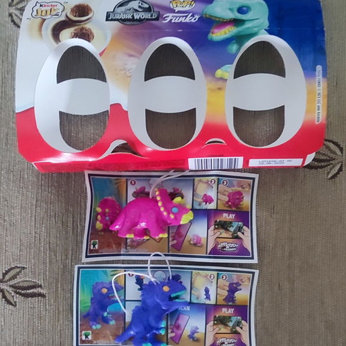 Kinder Jurassic World figures like new, set of 2 with packaging