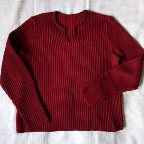 Wool women's sweater size L like new, red