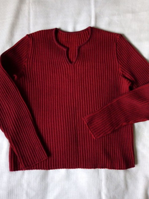 Wool women's sweater size L like new, red