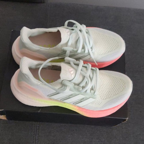 Adidas Ultraboost women's shoes size 38.5 new, white