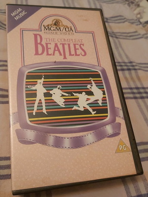 The Compleat Beatles Clamshell VHS tape like new, MGM Music 1986