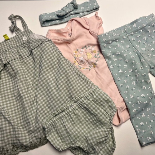 Baby girl clothing set 3-6 months like new