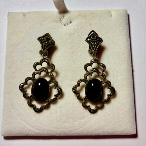 Vintage clip earrings like new, black and silver
