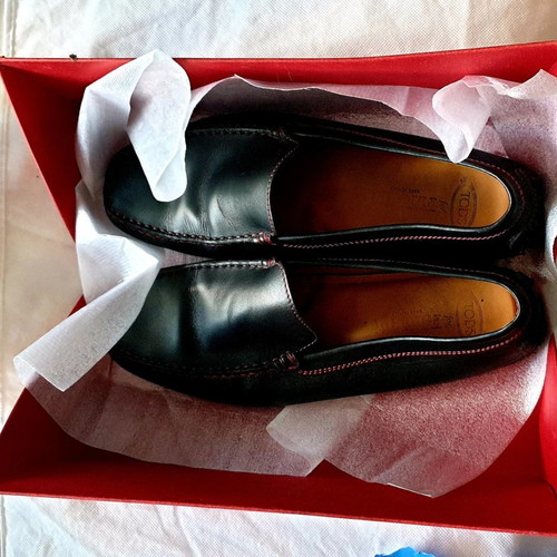 TOD'S FERRARI LOAFERS like new