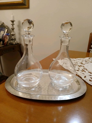 Containers for oil and vinegar like new without damage