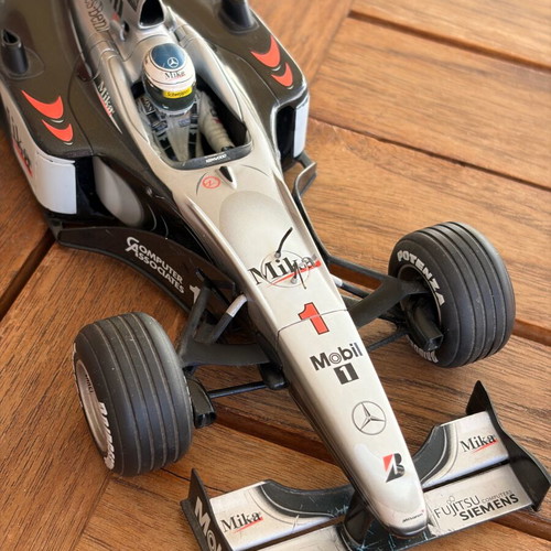 Mclaren MP4/15 1:18 Hot Wheels model used