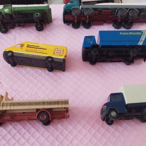 HO scale toy trucks and van, set of 6