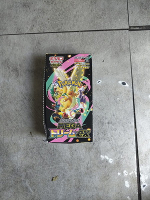 Pokémon cards 135 like new, common cards with few duplicates