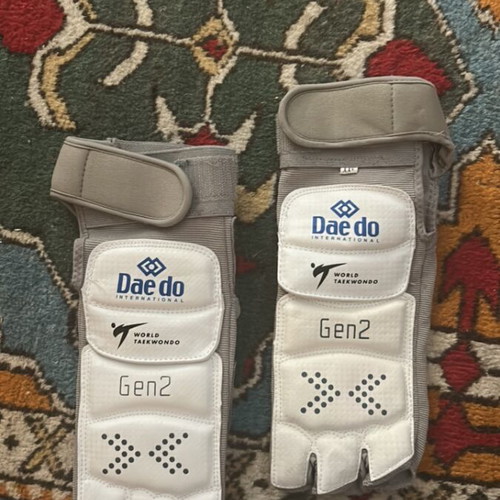 Daedo Taekwondo gloves used, like new