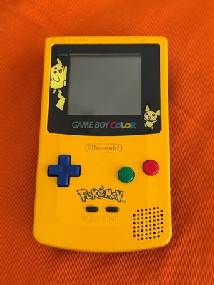 Λειτουργικό συλλεκτικό Game Boy Color Pikachu χωρίς καπάκι