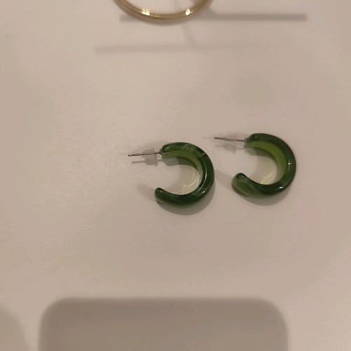 Earrings modern and impressive green new