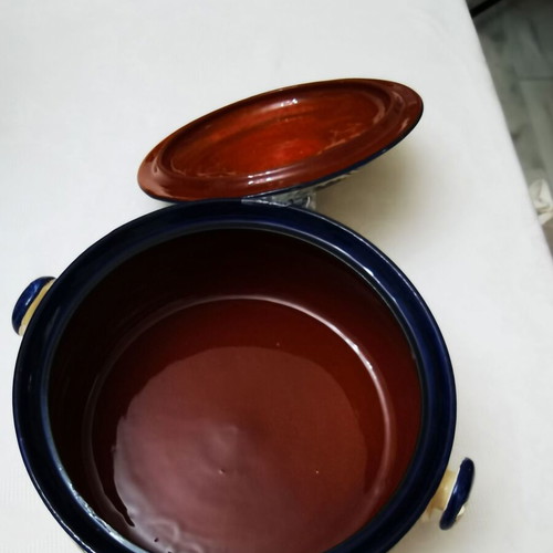 Handmade Atsonios casserole new with broken lid