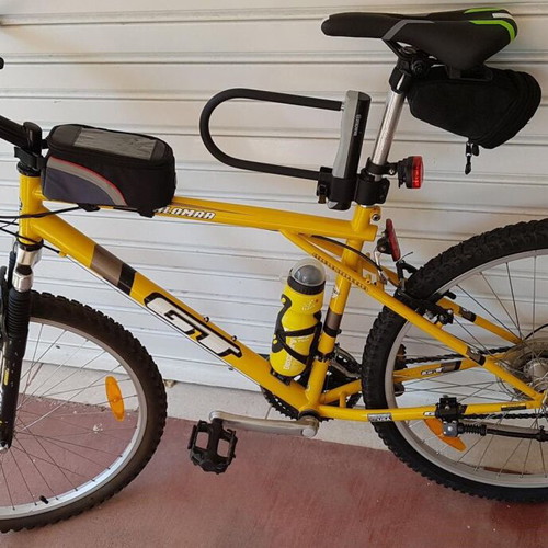 Mountain bike GT like new with accessories