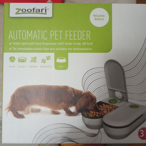 Automatic pet feeder with timer, 860 ml capacity, like new