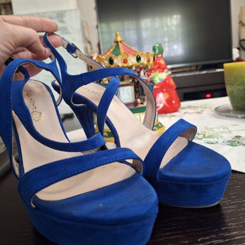 Gift for a while! Leather sandals Stefania