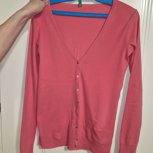 Cardigan United Colors of Benetton coral color used with button wear