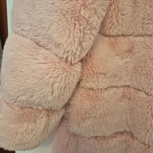 Baby pink fur coat like new, 3/4 sleeve, elegant and modern