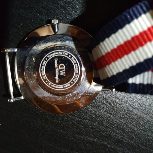 Daniel Wellington Classic 40mm watch like new with 2 fabric straps