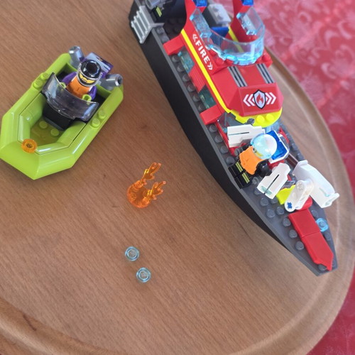 LEGO City Fire Rescue Boat set used, 144 pieces, 3 minifigures