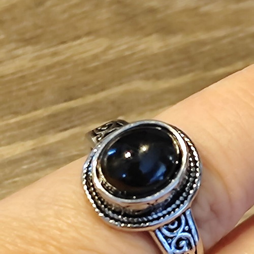 Elegant silver ring with round black stone, like new
