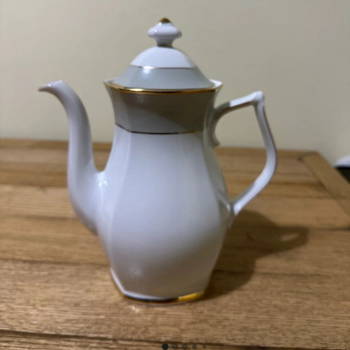 Porcelain teapot like new, collectible piece from Bavarian Germany