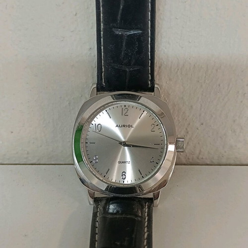Auriol watch like new with leather straps