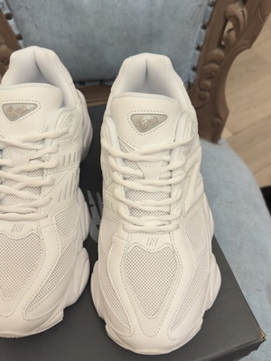 New Balance 9060 Sneakers μέγεθος 43 καινούργια, άσπρα