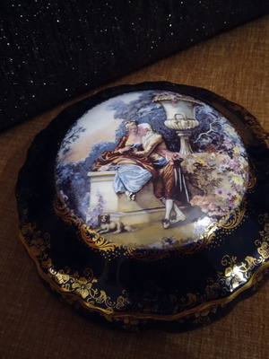Limoges porcelain fontaineira new with 22 ct gold hand-painted