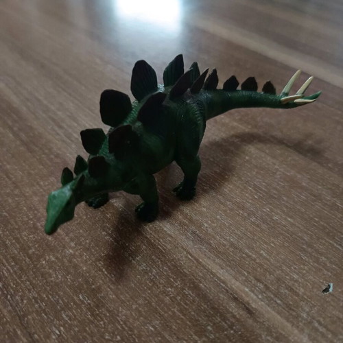 Stegosaurus dinosaur figure like new, 11cm length