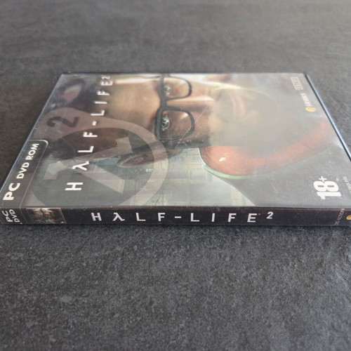 Half-Life 2 PC game used, English edition, 2004
