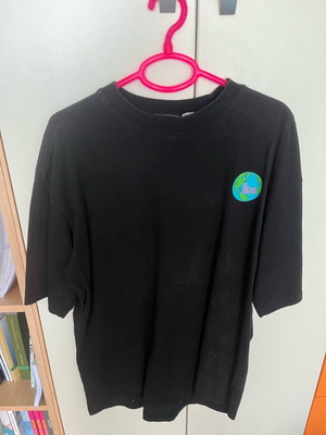 Rick and Morty collab oversized t shirt H&M like new, size L, black and purple