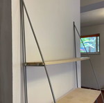 Wall-mounted bookshelf with five shelves