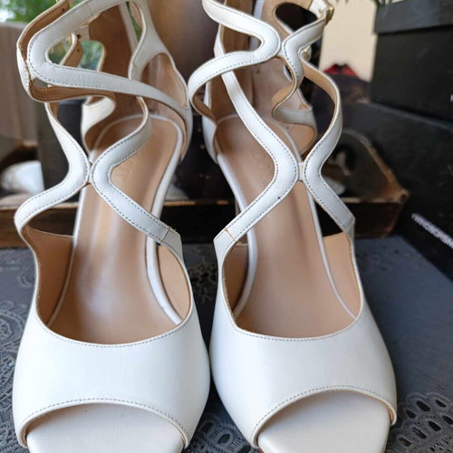 White pumps new unused, size 38