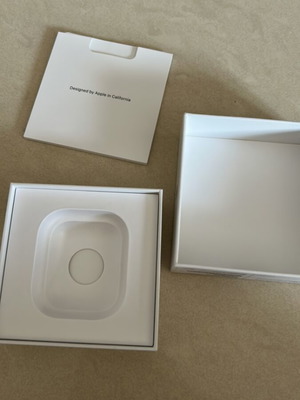 AirPods empty box like new, Apple