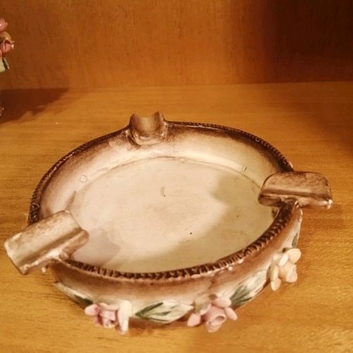 Porcelain Capodimonte ashtray in excellent condition