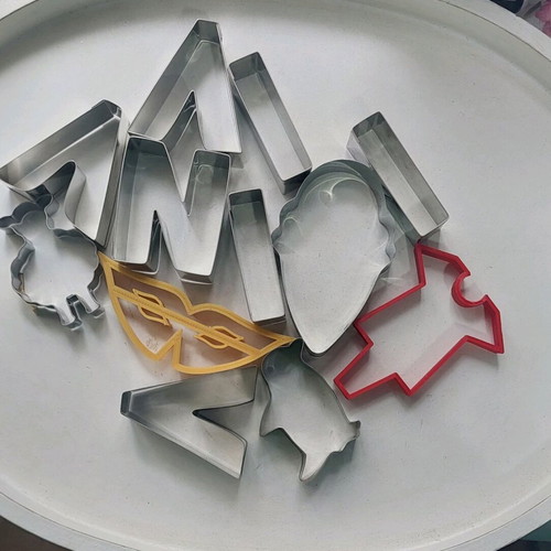 Metal cookie cutters set for biscuits and fondant like new