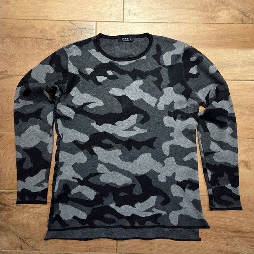 Camo men's pullover Medium like new, black and gray
