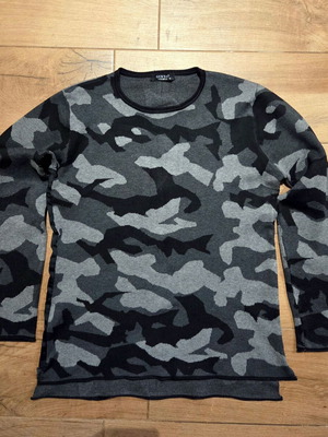 Camo men's pullover Medium like new, black and gray