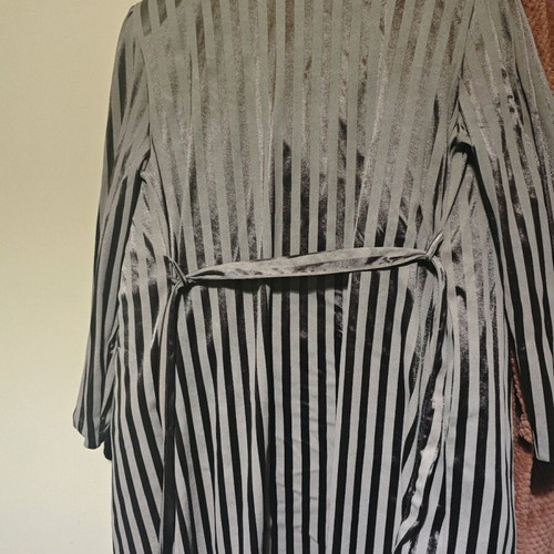Women’s robe onesize used, lightweight