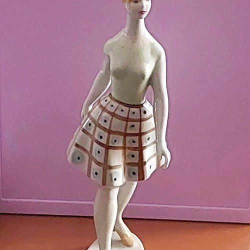 Vintage porcelain figure Hollóháza "Mannequin" like new, 60s